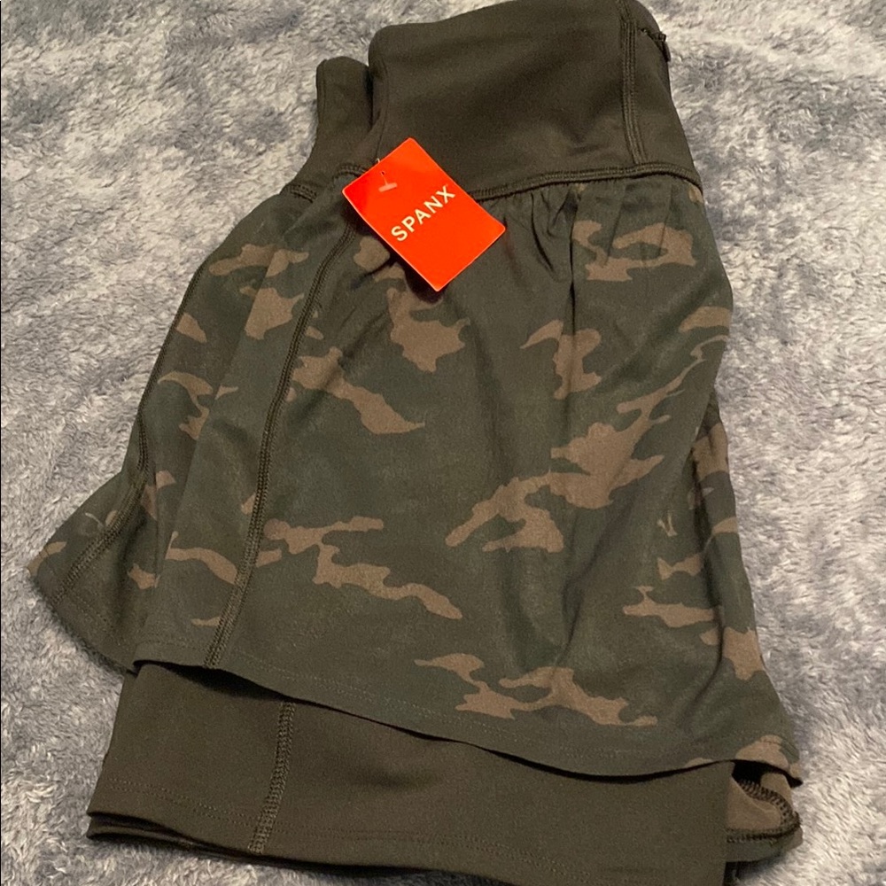SPANX Women's Athletic Shorts - Green Camo